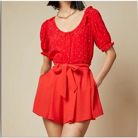 Aritzia Pants - Aritzia Sunday Best Westley Flowy Shorts in Scarlet Red (Size 2)